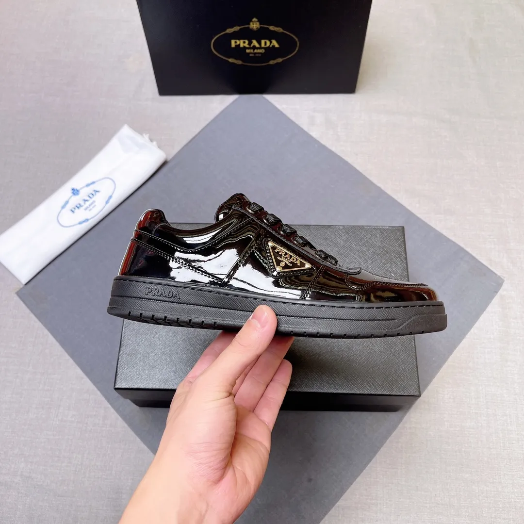 P380 Prada Prada's new men's leather sneakers, the highest version on the market, any comparison is welcome🆚! The original leather has excellent texture and is super high-end! Fetal sheep net lining imported from Italy, removable pad! Luxurious materials and fine workmanship, highly recommended! Code number 38-45 No. 058